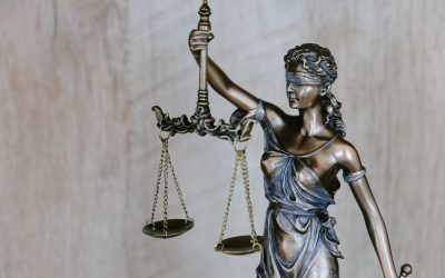 Inaptitude : le salarié peut contester l’impossibilité de reclassement prescrite par le médecin