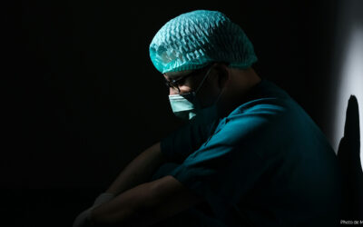 Coups de blouse : médecins hospitaliers et tous professionnels de santé parlent de la souffrance au travail
